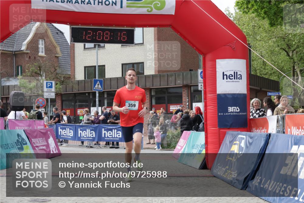 10.05.2026 - 8. Wedeler Halbmarathon Yannick Fuchs http://msf.ph/oto/9725988 10.05.2026 12:08:14 Ziel 359 meine-sportfotos.de