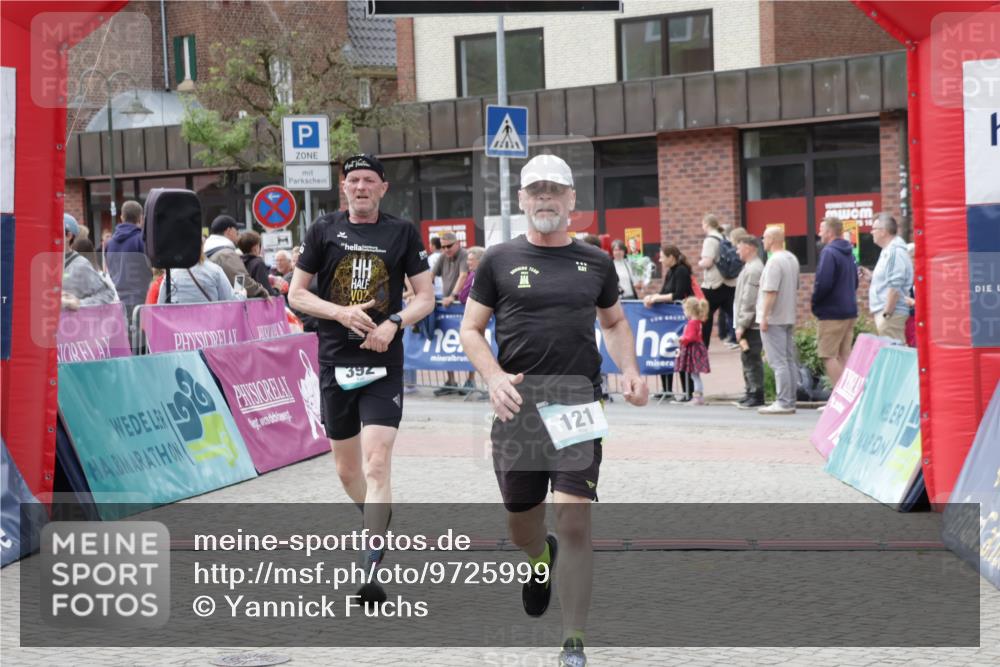 10.05.2026 - 8. Wedeler Halbmarathon Yannick Fuchs http://msf.ph/oto/9725999 10.05.2026 11:39:04 Ziel 121, 392, 1051, 2097, 2113 meine-sportfotos.de