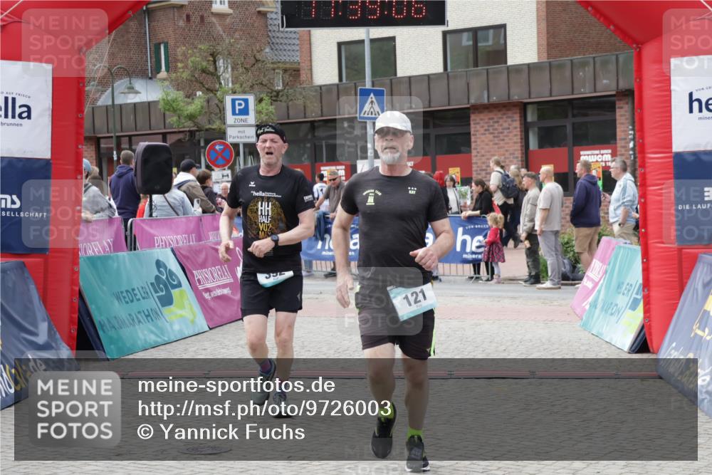 10.05.2026 - 8. Wedeler Halbmarathon Yannick Fuchs http://msf.ph/oto/9726003 10.05.2026 11:39:05 Ziel 121, 392, 1051, 2097, 2113 meine-sportfotos.de