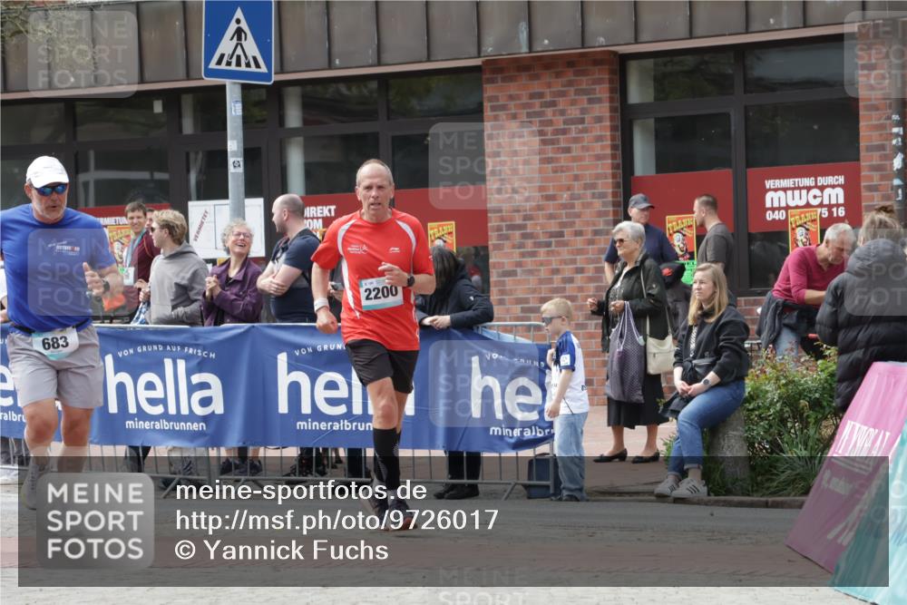 10.05.2026 - 8. Wedeler Halbmarathon Yannick Fuchs http://msf.ph/oto/9726017 10.05.2026 12:08:18 Ziel 328, 359, 683, 2200 meine-sportfotos.de