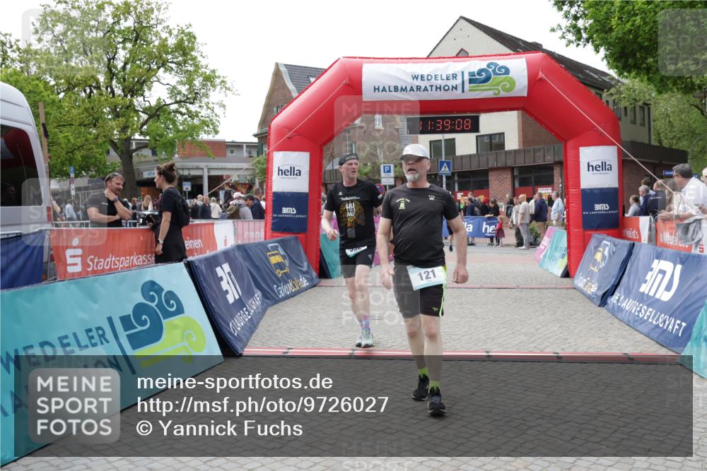 10.05.2026 - 8. Wedeler Halbmarathon Yannick Fuchs http://msf.ph/oto/9726027 10.05.2026 11:39:06 Ziel 121, 392, 2097, 2113 meine-sportfotos.de