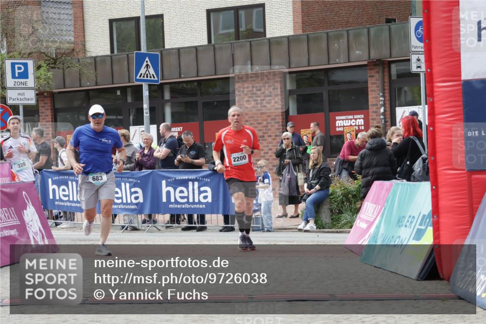 10.05.2026 - 8. Wedeler Halbmarathon Yannick Fuchs http://msf.ph/oto/9726038 10.05.2026 12:08:18 Ziel 328, 359, 683, 2200 meine-sportfotos.de