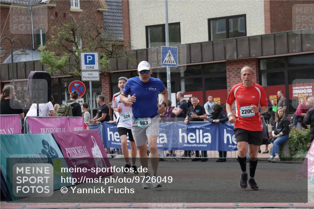 10.05.2026 - 8. Wedeler Halbmarathon Yannick Fuchs http://msf.ph/oto/9726049 10.05.2026 12:08:20 Ziel 328, 359, 683, 2200 meine-sportfotos.de