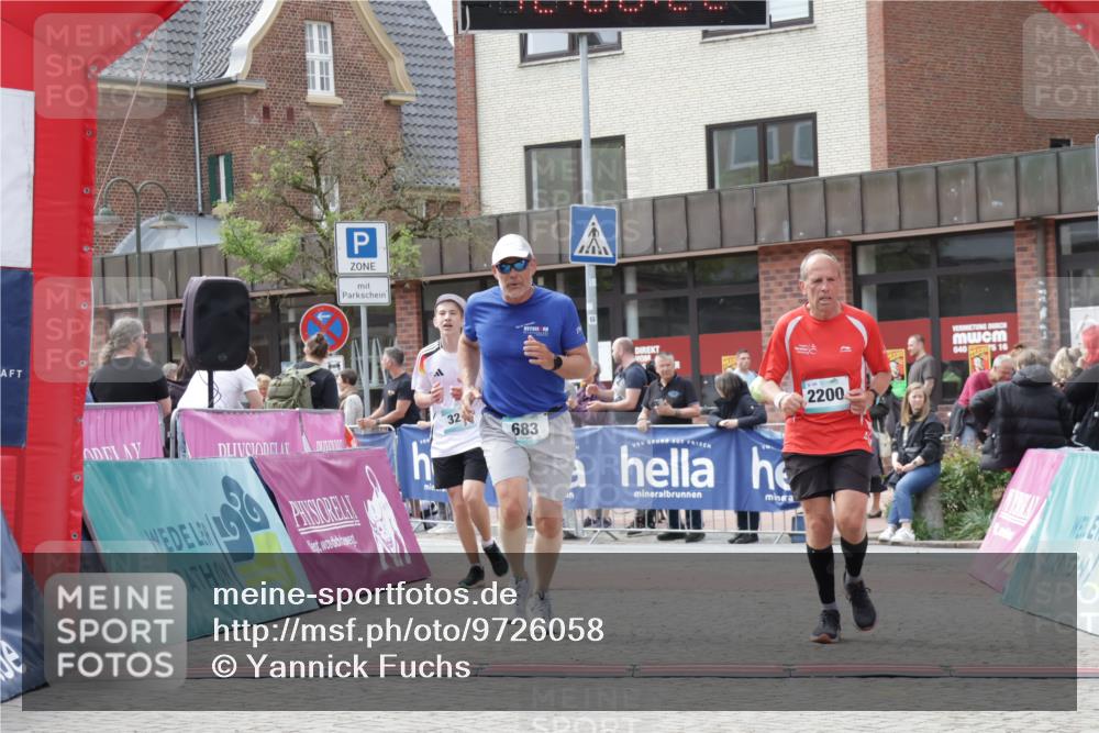 10.05.2026 - 8. Wedeler Halbmarathon Yannick Fuchs http://msf.ph/oto/9726058 10.05.2026 12:08:20 Ziel 328, 359, 683, 2200 meine-sportfotos.de