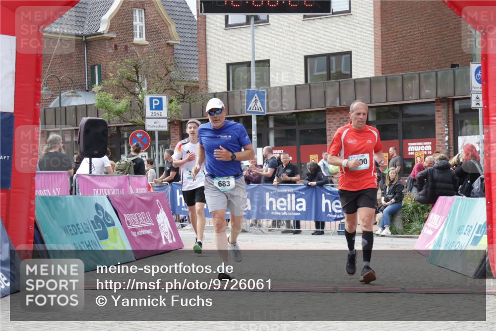 10.05.2026 - 8. Wedeler Halbmarathon Yannick Fuchs http://msf.ph/oto/9726061 10.05.2026 12:08:20 Ziel 328, 359, 683, 2200 meine-sportfotos.de