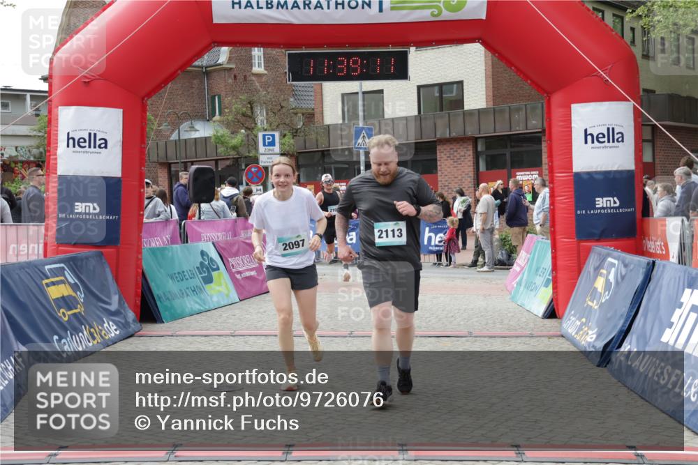 10.05.2026 - 8. Wedeler Halbmarathon Yannick Fuchs http://msf.ph/oto/9726076 10.05.2026 11:39:09 Ziel 121, 392, 2097, 2104, 2113 meine-sportfotos.de