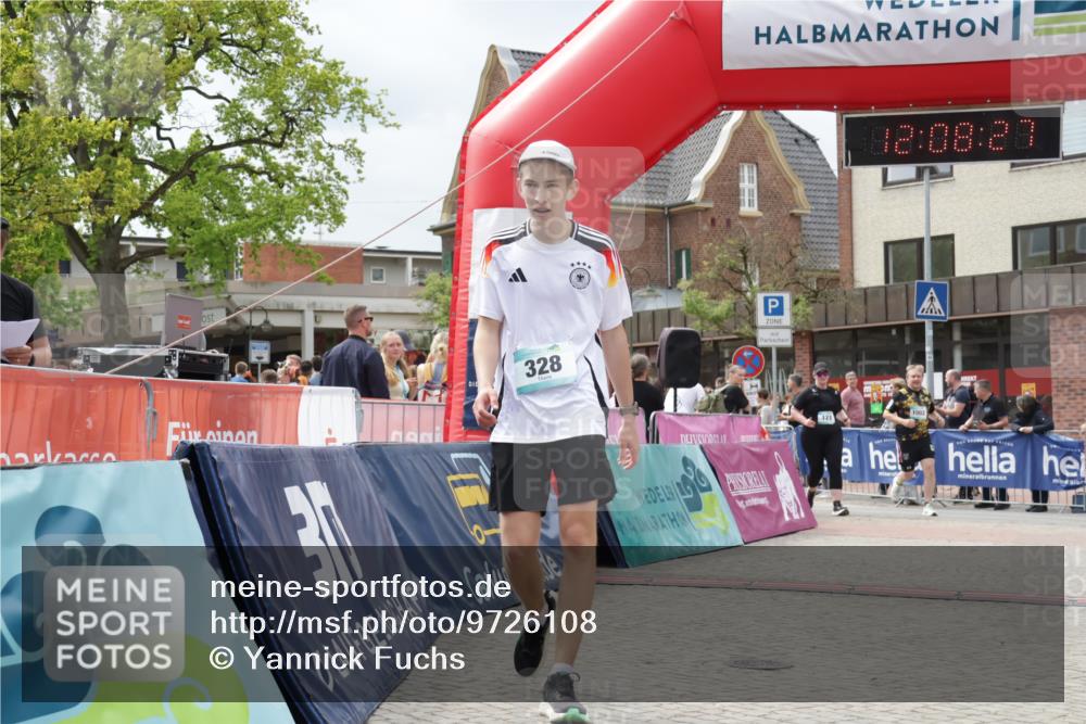 10.05.2026 - 8. Wedeler Halbmarathon Yannick Fuchs http://msf.ph/oto/9726108 10.05.2026 12:08:25 Ziel 171, 328, 683, 1002, 2200 meine-sportfotos.de