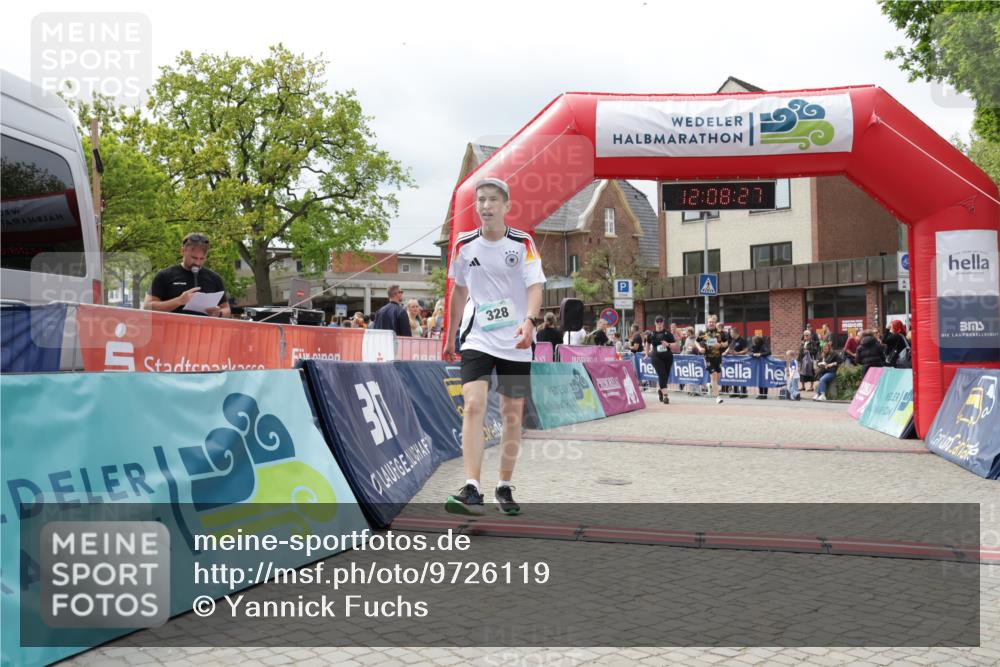 10.05.2026 - 8. Wedeler Halbmarathon Yannick Fuchs http://msf.ph/oto/9726119 10.05.2026 12:08:25 Ziel 171, 328, 683, 1002, 2200 meine-sportfotos.de