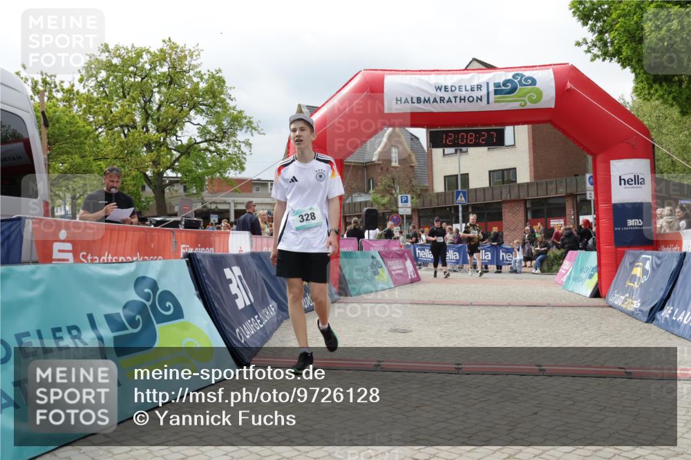 10.05.2026 - 8. Wedeler Halbmarathon Yannick Fuchs http://msf.ph/oto/9726128 10.05.2026 12:08:25 Ziel 171, 328, 683, 1002, 2200 meine-sportfotos.de