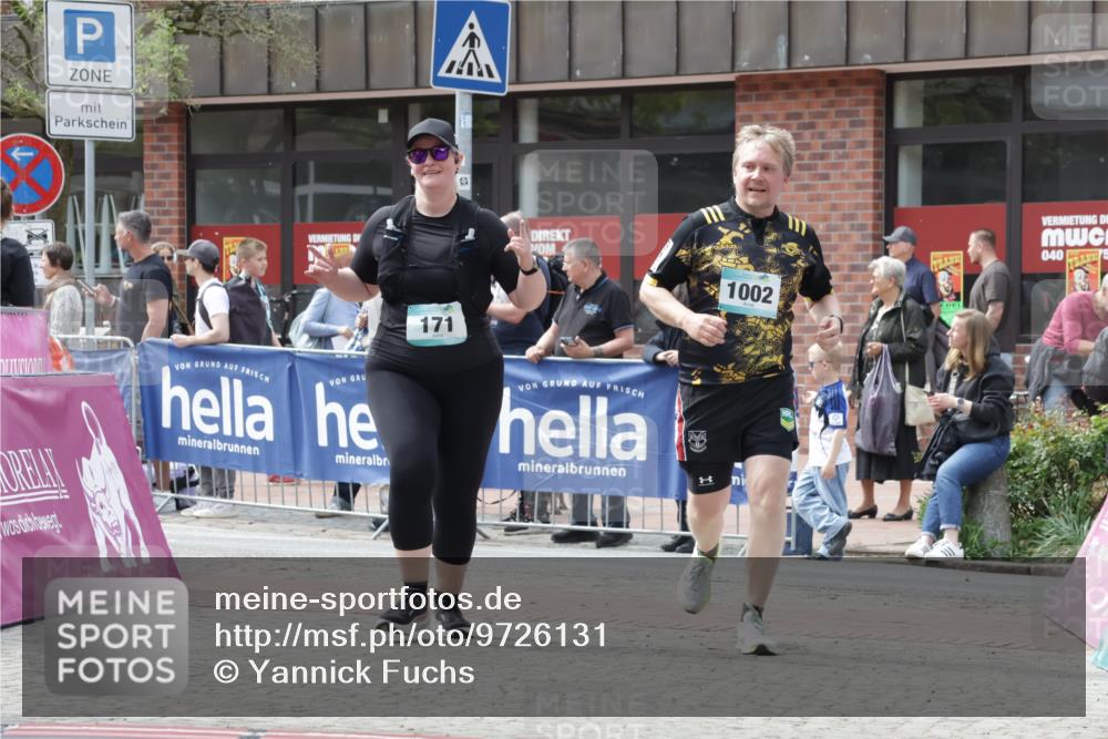 10.05.2026 - 8. Wedeler Halbmarathon Yannick Fuchs http://msf.ph/oto/9726131 10.05.2026 12:08:27 Ziel 171, 328, 683, 1002, 2200 meine-sportfotos.de