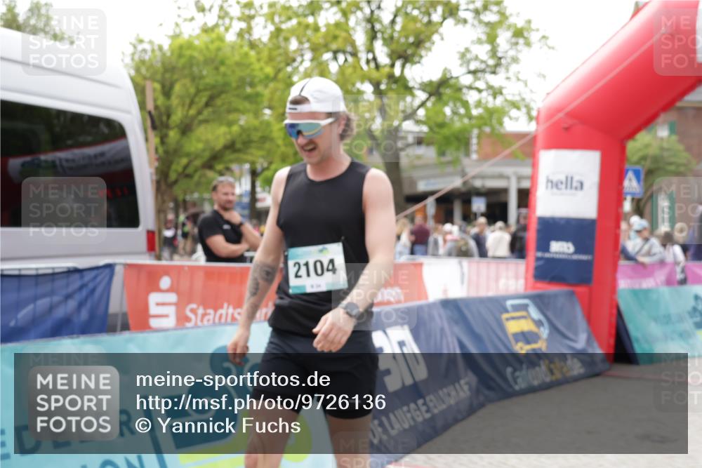 10.05.2026 - 8. Wedeler Halbmarathon Yannick Fuchs http://msf.ph/oto/9726136 10.05.2026 11:39:15 Ziel 871, 2104 meine-sportfotos.de