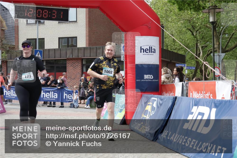 10.05.2026 - 8. Wedeler Halbmarathon Yannick Fuchs http://msf.ph/oto/9726167 10.05.2026 12:08:29 Ziel 171, 254, 376, 384, 1002 meine-sportfotos.de