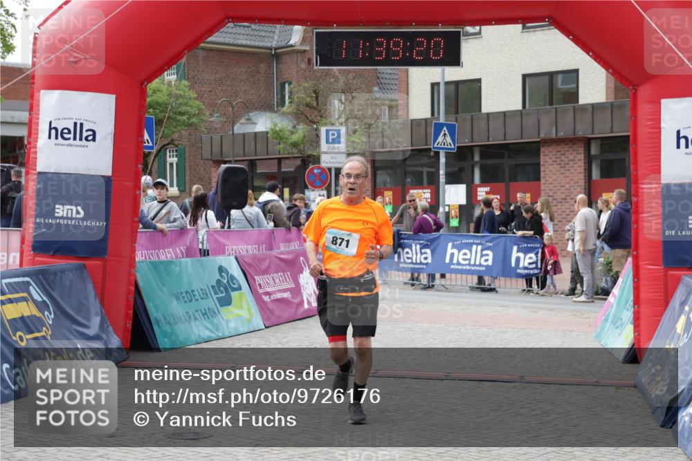 10.05.2026 - 8. Wedeler Halbmarathon Yannick Fuchs http://msf.ph/oto/9726176 10.05.2026 11:39:18 Ziel 871 meine-sportfotos.de