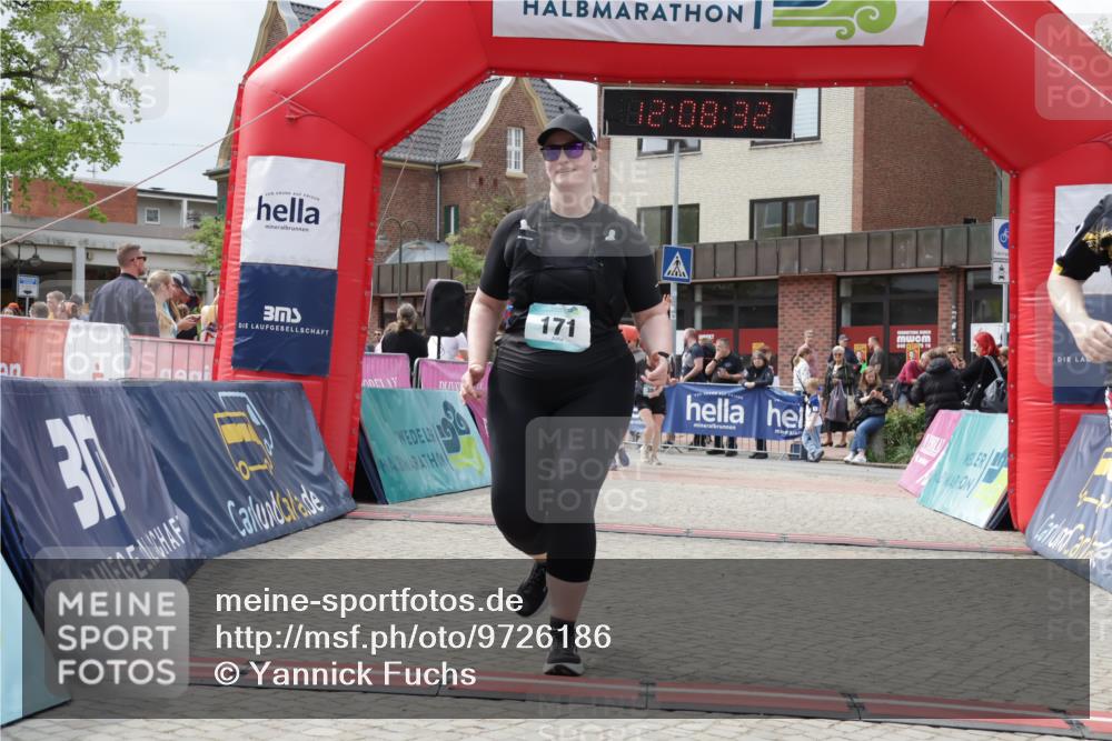 10.05.2026 - 8. Wedeler Halbmarathon Yannick Fuchs http://msf.ph/oto/9726186 10.05.2026 12:08:30 Ziel 171, 254, 376, 384, 1002 meine-sportfotos.de