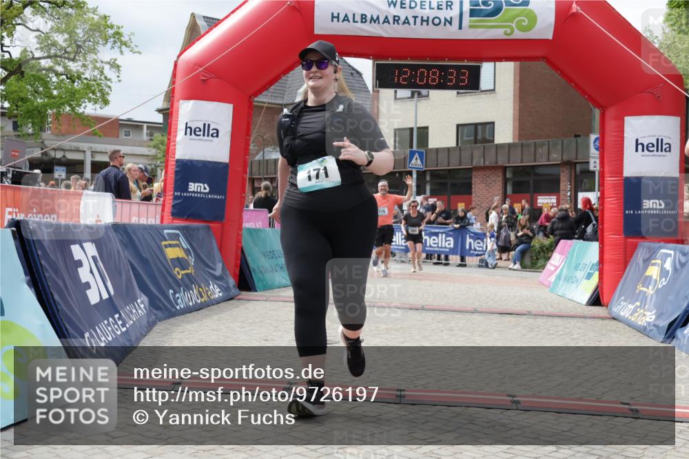 10.05.2026 - 8. Wedeler Halbmarathon Yannick Fuchs http://msf.ph/oto/9726197 10.05.2026 12:08:31 Ziel 171, 254, 376, 384, 1002 meine-sportfotos.de