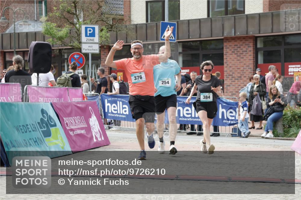 10.05.2026 - 8. Wedeler Halbmarathon Yannick Fuchs http://msf.ph/oto/9726210 10.05.2026 12:08:32 Ziel 171, 254, 376, 384, 1002 meine-sportfotos.de