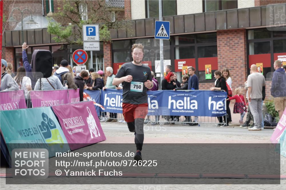 10.05.2026 - 8. Wedeler Halbmarathon Yannick Fuchs http://msf.ph/oto/9726225 10.05.2026 11:39:31 Ziel 750 meine-sportfotos.de