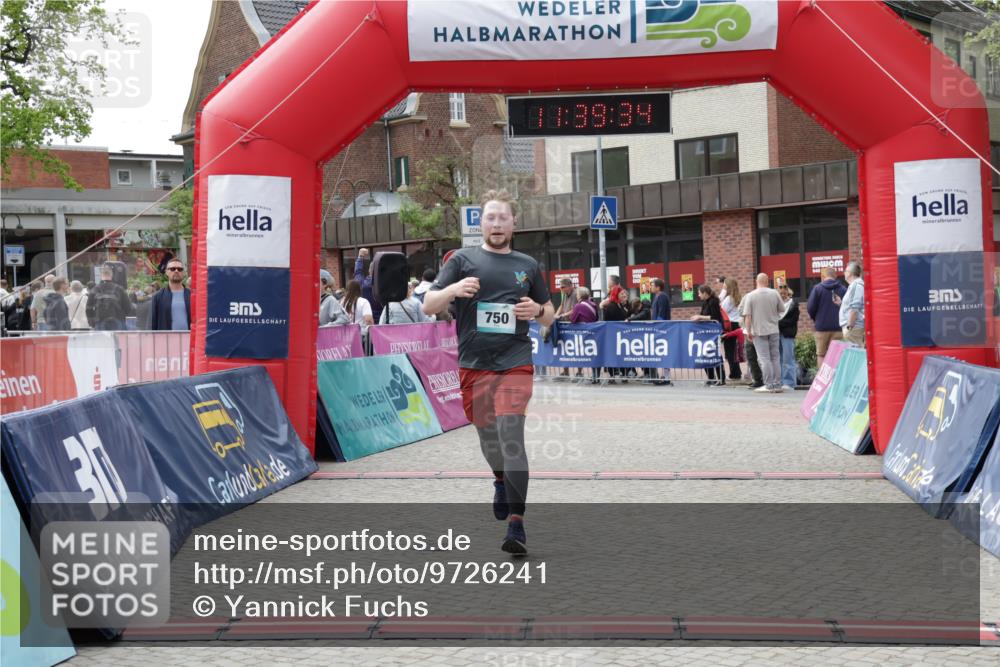10.05.2026 - 8. Wedeler Halbmarathon Yannick Fuchs http://msf.ph/oto/9726241 10.05.2026 11:39:32 Ziel 750 meine-sportfotos.de