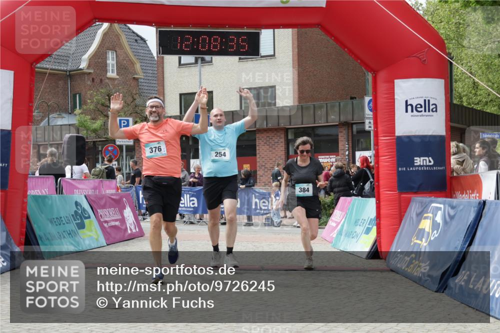 10.05.2026 - 8. Wedeler Halbmarathon Yannick Fuchs http://msf.ph/oto/9726245 10.05.2026 12:08:33 Ziel 171, 254, 376, 384, 1002 meine-sportfotos.de