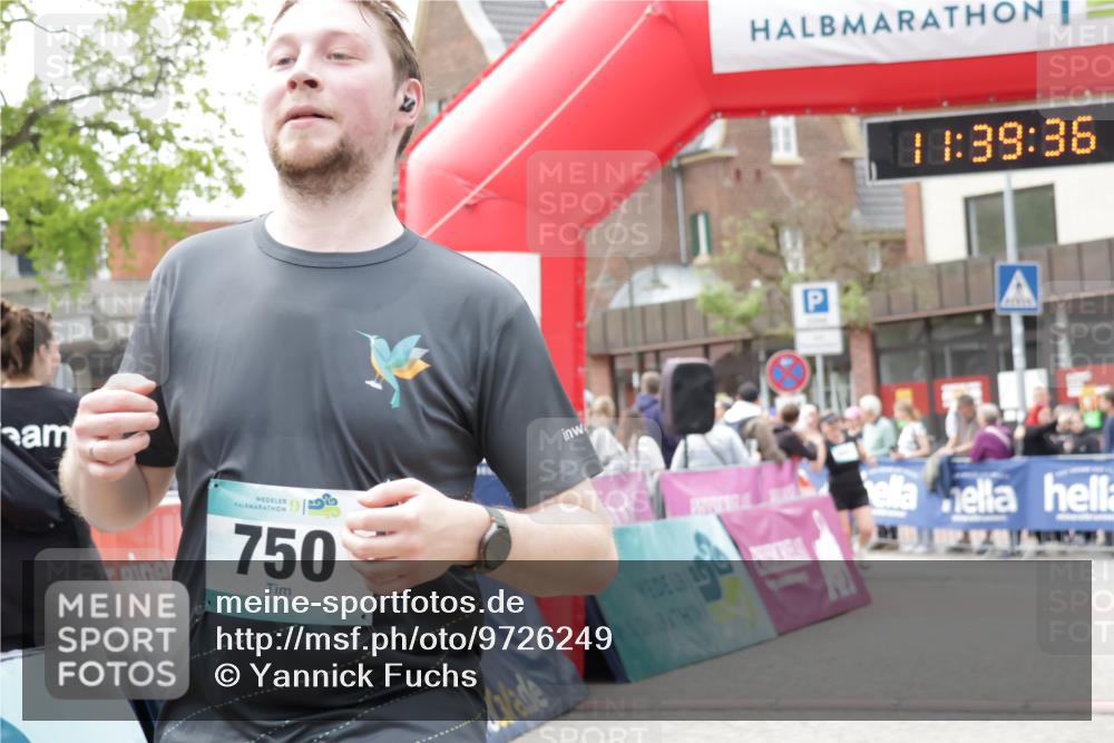 10.05.2026 - 8. Wedeler Halbmarathon Yannick Fuchs http://msf.ph/oto/9726249 10.05.2026 11:39:34 Ziel 124, 750, 2041 meine-sportfotos.de