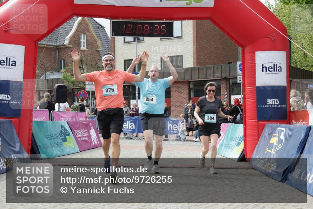 10.05.2026 - 8. Wedeler Halbmarathon Yannick Fuchs http://msf.ph/oto/9726255 10.05.2026 12:08:34 Ziel 171, 254, 376, 384, 1002 meine-sportfotos.de