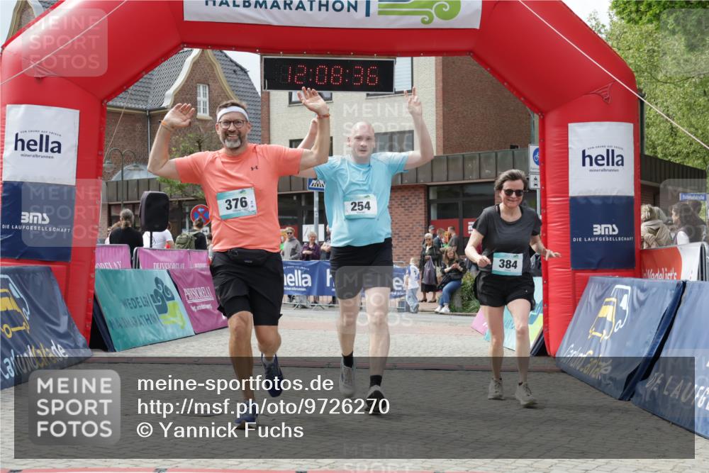 10.05.2026 - 8. Wedeler Halbmarathon Yannick Fuchs http://msf.ph/oto/9726270 10.05.2026 12:08:34 Ziel 171, 254, 376, 384, 1002 meine-sportfotos.de