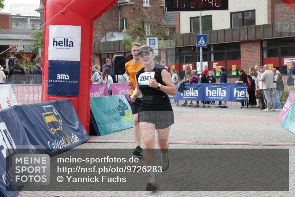 10.05.2026 - 8. Wedeler Halbmarathon Yannick Fuchs http://msf.ph/oto/9726283 10.05.2026 11:39:39 Ziel 124, 402, 2041 meine-sportfotos.de