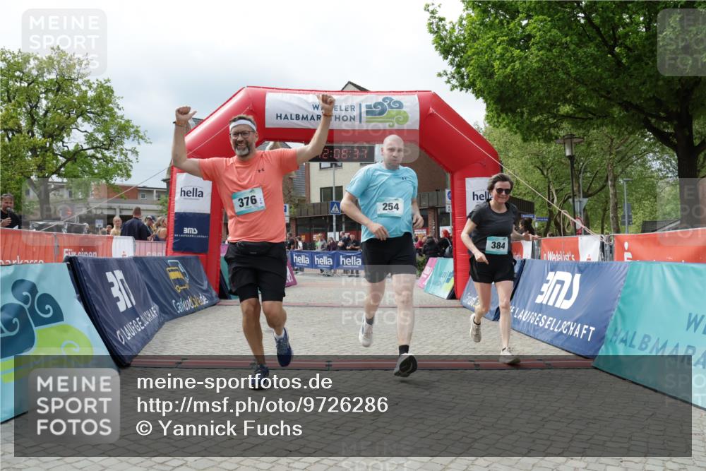 10.05.2026 - 8. Wedeler Halbmarathon Yannick Fuchs http://msf.ph/oto/9726286 10.05.2026 12:08:35 Ziel 171, 254, 376, 384 meine-sportfotos.de