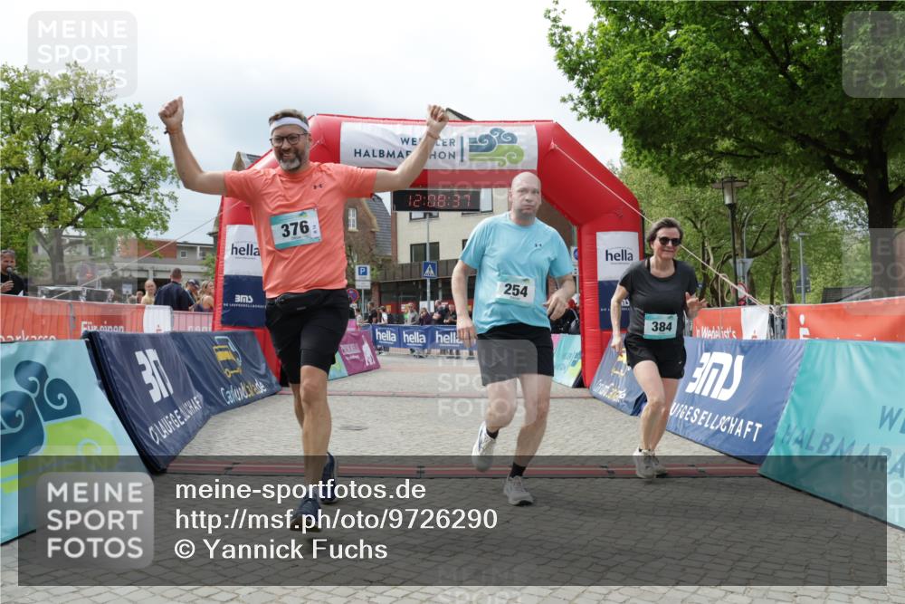 10.05.2026 - 8. Wedeler Halbmarathon Yannick Fuchs http://msf.ph/oto/9726290 10.05.2026 12:08:35 Ziel 171, 254, 376, 384 meine-sportfotos.de