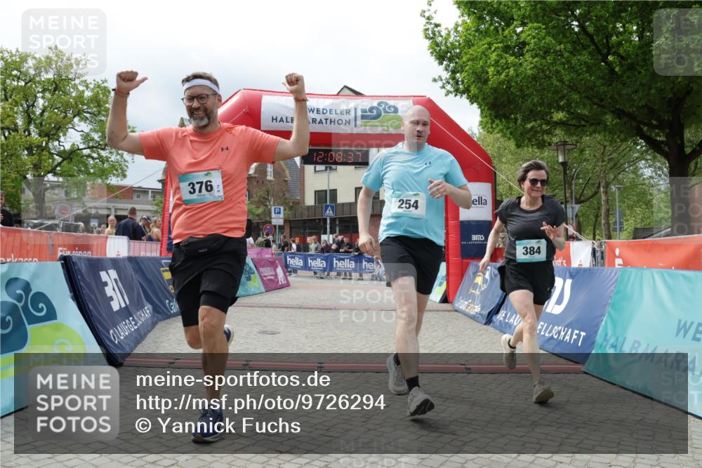10.05.2026 - 8. Wedeler Halbmarathon Yannick Fuchs http://msf.ph/oto/9726294 10.05.2026 12:08:35 Ziel 171, 254, 376, 384 meine-sportfotos.de