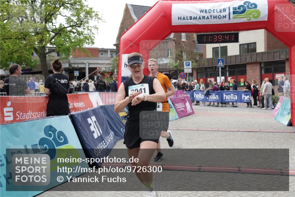 10.05.2026 - 8. Wedeler Halbmarathon Yannick Fuchs http://msf.ph/oto/9726300 10.05.2026 11:39:40 Ziel 124, 402, 2041 meine-sportfotos.de