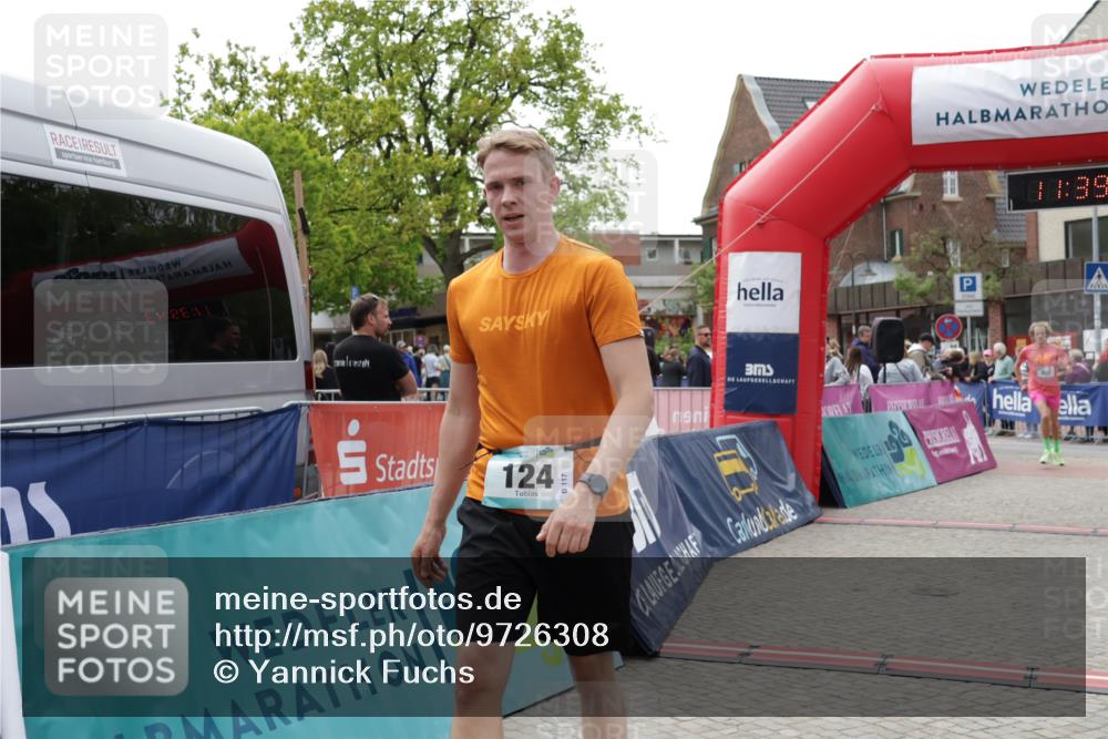 10.05.2026 - 8. Wedeler Halbmarathon Yannick Fuchs http://msf.ph/oto/9726308 10.05.2026 11:39:41 Ziel 124, 402, 2041 meine-sportfotos.de