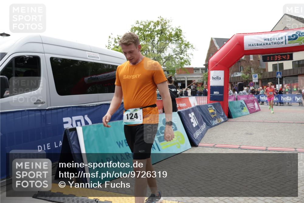 10.05.2026 - 8. Wedeler Halbmarathon Yannick Fuchs http://msf.ph/oto/9726319 10.05.2026 11:39:42 Ziel 124, 402, 2041 meine-sportfotos.de