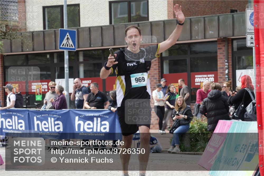 10.05.2026 - 8. Wedeler Halbmarathon Yannick Fuchs http://msf.ph/oto/9726350 10.05.2026 12:08:53 Ziel 431, 969 meine-sportfotos.de