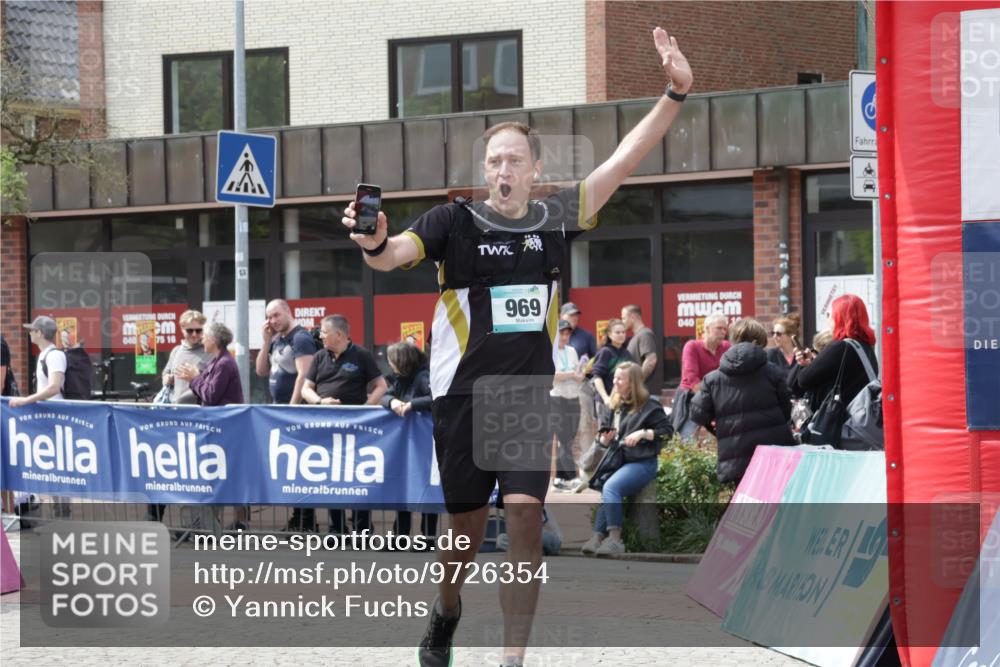 10.05.2026 - 8. Wedeler Halbmarathon Yannick Fuchs http://msf.ph/oto/9726354 10.05.2026 12:08:53 Ziel 431, 969 meine-sportfotos.de