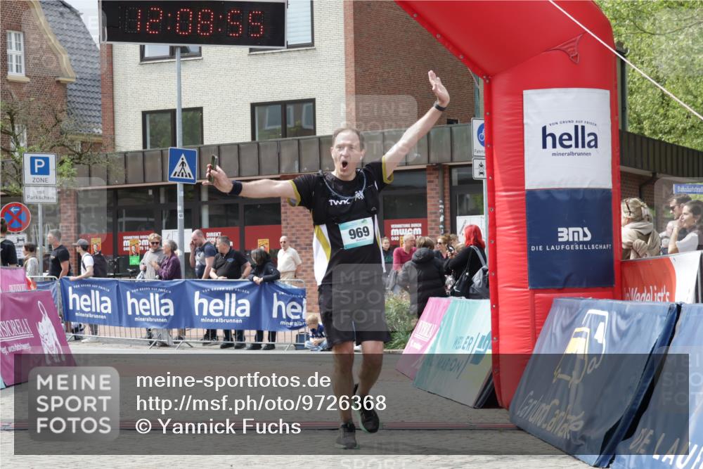 10.05.2026 - 8. Wedeler Halbmarathon Yannick Fuchs http://msf.ph/oto/9726368 10.05.2026 12:08:53 Ziel 431, 969 meine-sportfotos.de