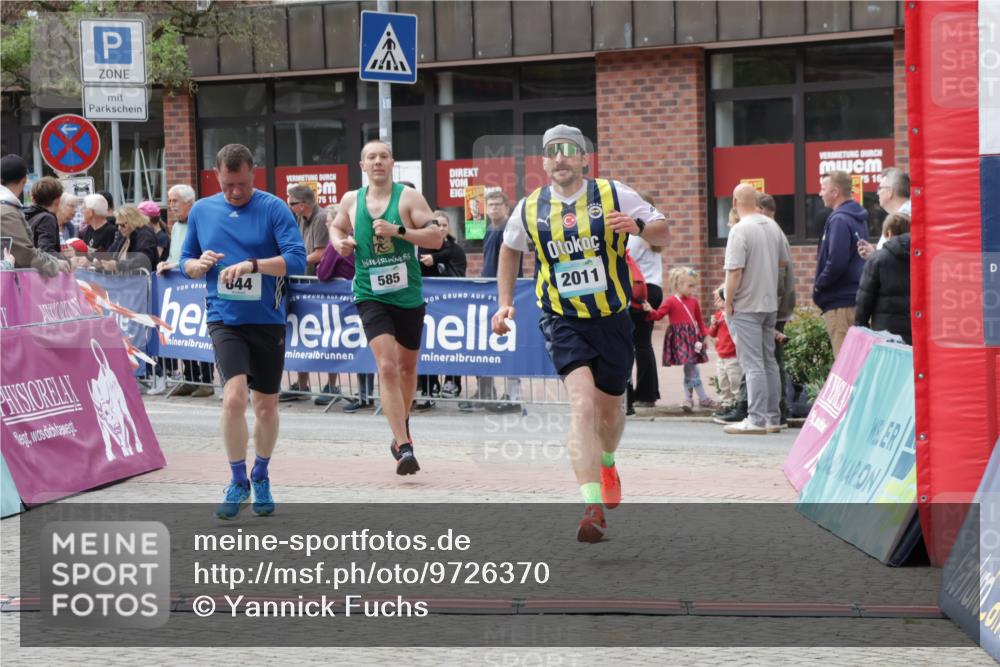10.05.2026 - 8. Wedeler Halbmarathon Yannick Fuchs http://msf.ph/oto/9726370 10.05.2026 11:39:47 Ziel 402, 434, 585, 844, 1054, 2011 meine-sportfotos.de