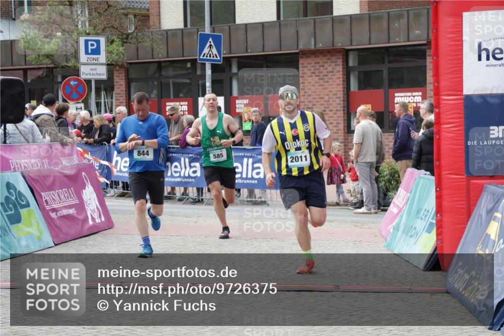 10.05.2026 - 8. Wedeler Halbmarathon Yannick Fuchs http://msf.ph/oto/9726375 10.05.2026 11:39:47 Ziel 402, 434, 585, 844, 1054, 2011 meine-sportfotos.de