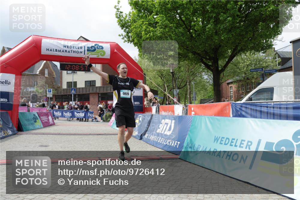 10.05.2026 - 8. Wedeler Halbmarathon Yannick Fuchs http://msf.ph/oto/9726412 10.05.2026 12:08:55 Ziel 309, 431, 969 meine-sportfotos.de