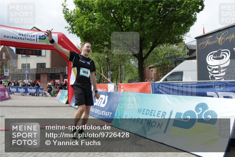 10.05.2026 - 8. Wedeler Halbmarathon Yannick Fuchs http://msf.ph/oto/9726428 10.05.2026 12:08:55 Ziel 309, 431, 969 meine-sportfotos.de
