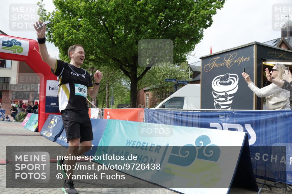 10.05.2026 - 8. Wedeler Halbmarathon Yannick Fuchs http://msf.ph/oto/9726438 10.05.2026 12:08:56 Ziel 309, 431, 969 meine-sportfotos.de