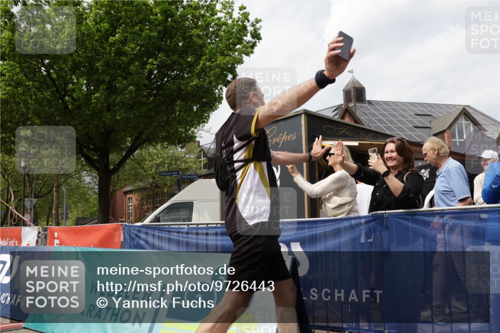 10.05.2026 - 8. Wedeler Halbmarathon Yannick Fuchs http://msf.ph/oto/9726443 10.05.2026 12:08:57 Ziel 309, 431, 969 meine-sportfotos.de