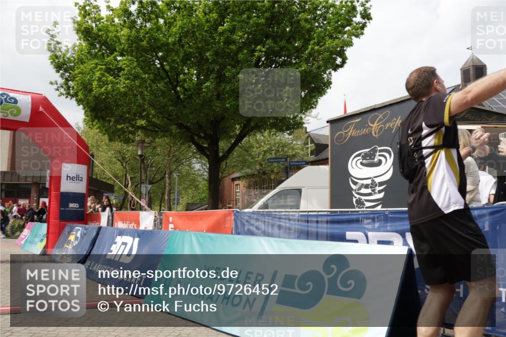 10.05.2026 - 8. Wedeler Halbmarathon Yannick Fuchs http://msf.ph/oto/9726452 10.05.2026 12:08:57 Ziel 309, 431, 969 meine-sportfotos.de