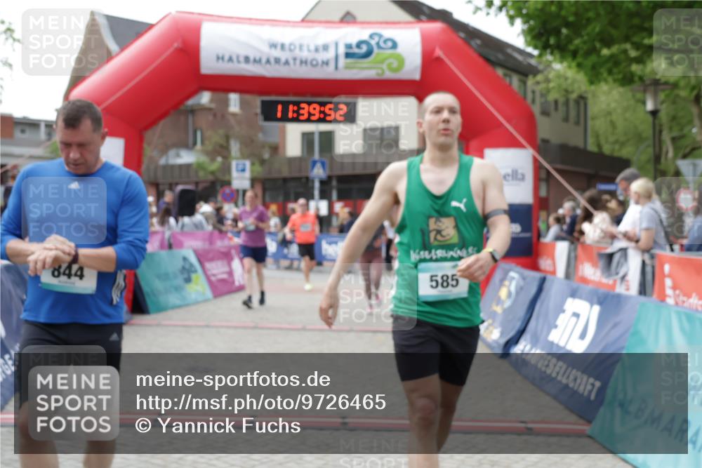 10.05.2026 - 8. Wedeler Halbmarathon Yannick Fuchs http://msf.ph/oto/9726465 10.05.2026 11:39:50 Ziel 434, 585, 844, 1028, 1054, 2011 meine-sportfotos.de