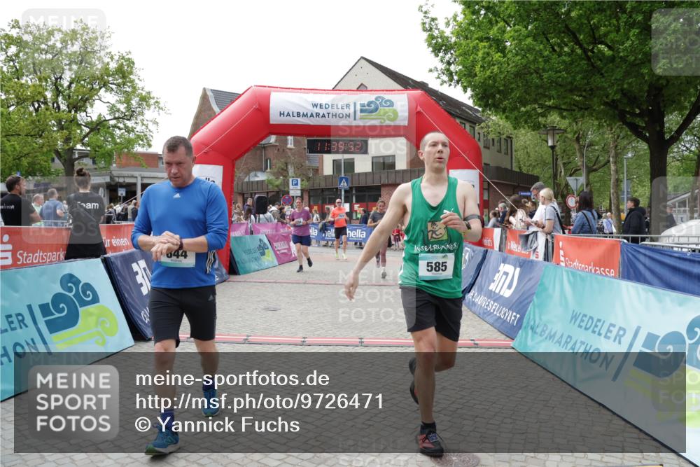 10.05.2026 - 8. Wedeler Halbmarathon Yannick Fuchs http://msf.ph/oto/9726471 10.05.2026 11:39:51 Ziel 434, 585, 844, 1028, 1054, 2011, 2058, 2175 meine-sportfotos.de