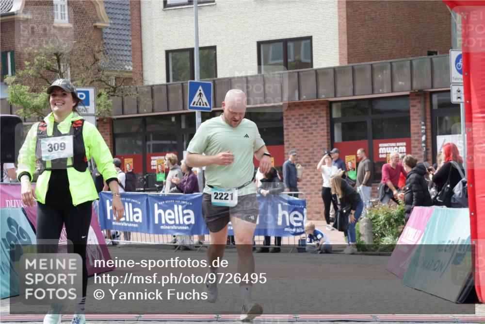 10.05.2026 - 8. Wedeler Halbmarathon Yannick Fuchs http://msf.ph/oto/9726495 10.05.2026 12:09:01 Ziel 309 meine-sportfotos.de