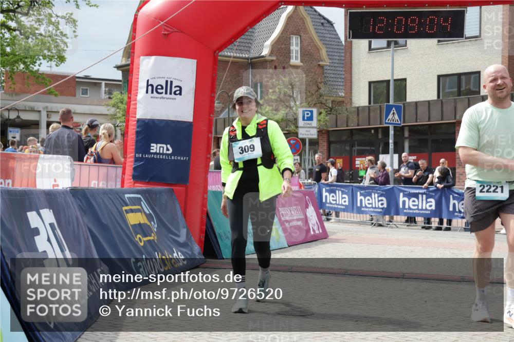 10.05.2026 - 8. Wedeler Halbmarathon Yannick Fuchs http://msf.ph/oto/9726520 10.05.2026 12:09:02 Ziel 132, 309, 483 meine-sportfotos.de