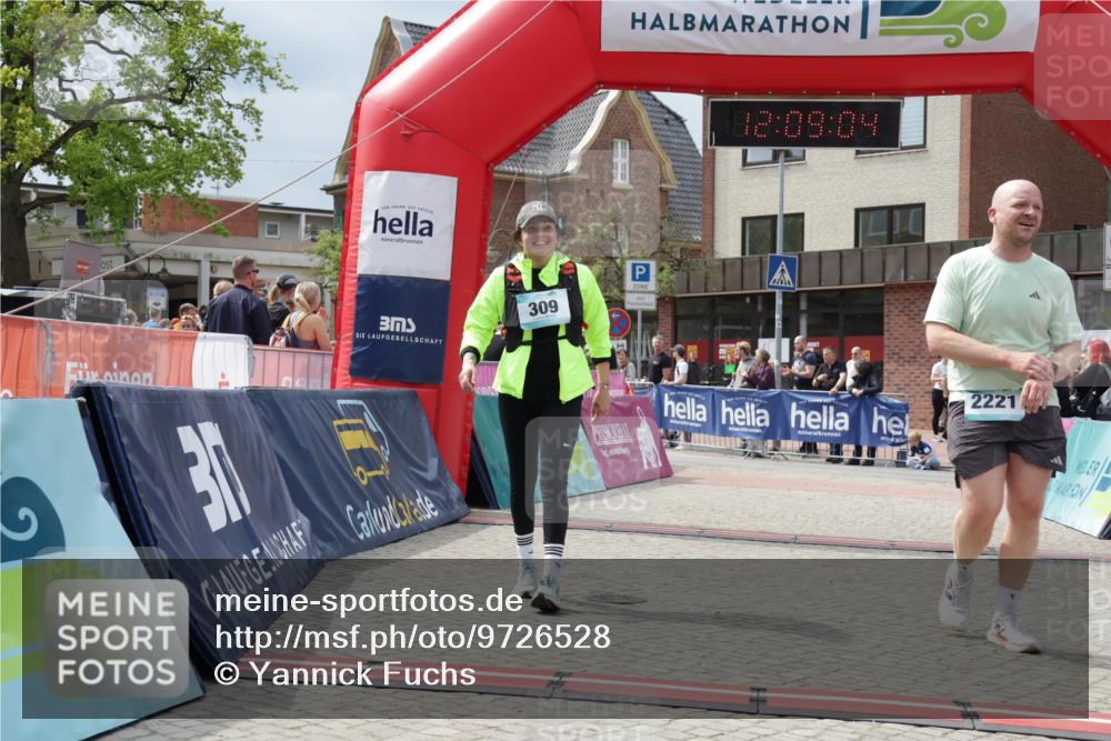 10.05.2026 - 8. Wedeler Halbmarathon Yannick Fuchs http://msf.ph/oto/9726528 10.05.2026 12:09:02 Ziel 132, 309, 483 meine-sportfotos.de