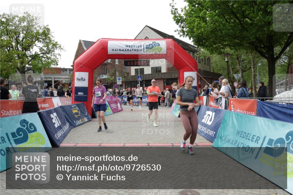 10.05.2026 - 8. Wedeler Halbmarathon Yannick Fuchs http://msf.ph/oto/9726530 10.05.2026 11:39:53 Ziel 434, 585, 844, 1028, 1054, 2011, 2058, 2175 meine-sportfotos.de