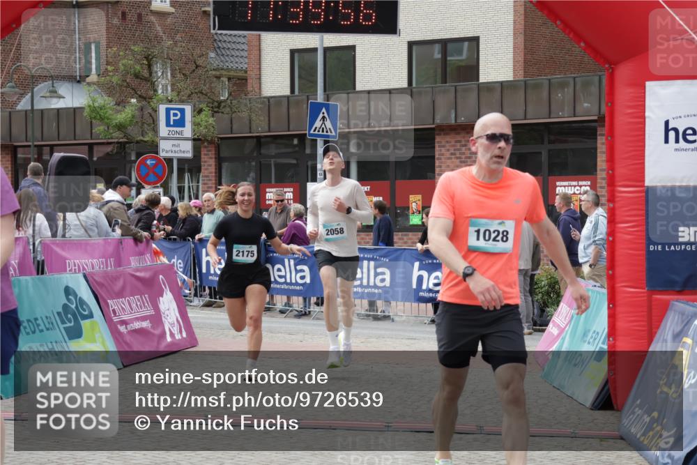 10.05.2026 - 8. Wedeler Halbmarathon Yannick Fuchs http://msf.ph/oto/9726539 10.05.2026 11:39:54 Ziel 434, 585, 844, 1028, 1054, 2058, 2175 meine-sportfotos.de